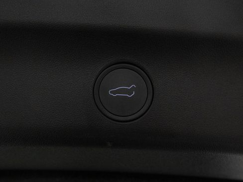 Used 2020 Tesla Model Y Long Range image 37