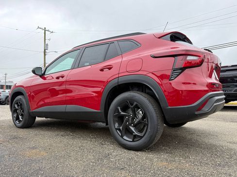 New 2026 Chevrolet Trax LT w/ Midnight Edition FWD image 4