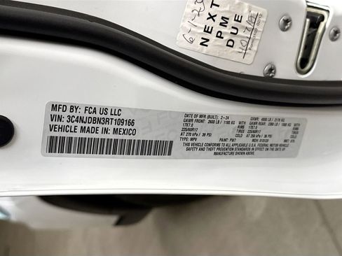 Used 2024 Jeep Compass Latitude image 31