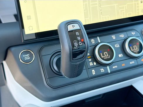 New 2026 Land Rover Defender 110 X-Dynamic SE image 28