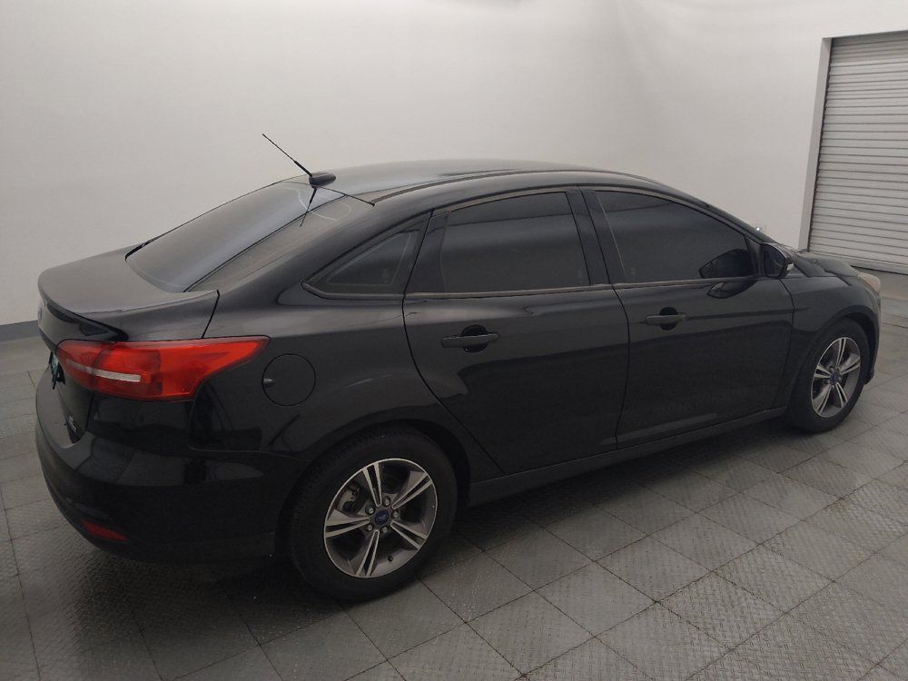 Used 2018 Ford Focus SE w/ SE Appearance Package FWD image 9
