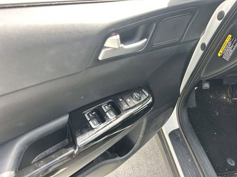 Used 2021 Kia Sportage EX image 18
