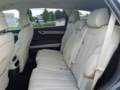 Used 2024 Genesis GV80 2.5T AWD/4WD image 17