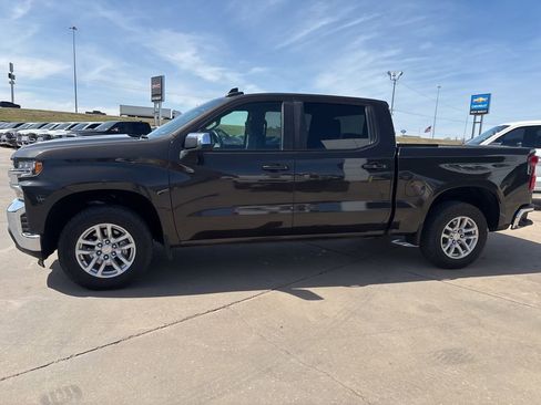 Used 2022 Chevrolet Silverado 1500 LT image 3