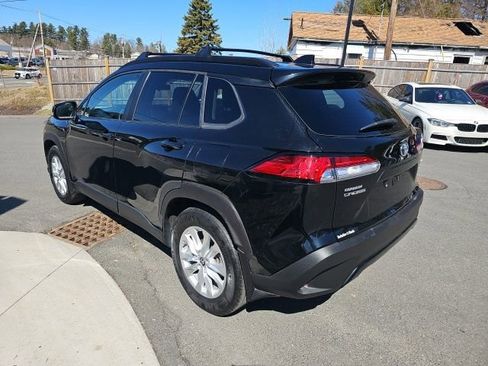 Used 2023 Toyota Corolla Cross LE image 6