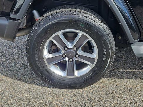 Used 2022 Jeep Wrangler Unlimited Sahara w/ LED Lighting Group image 9