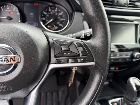 Used 2021 Nissan Rogue Sport S image 18