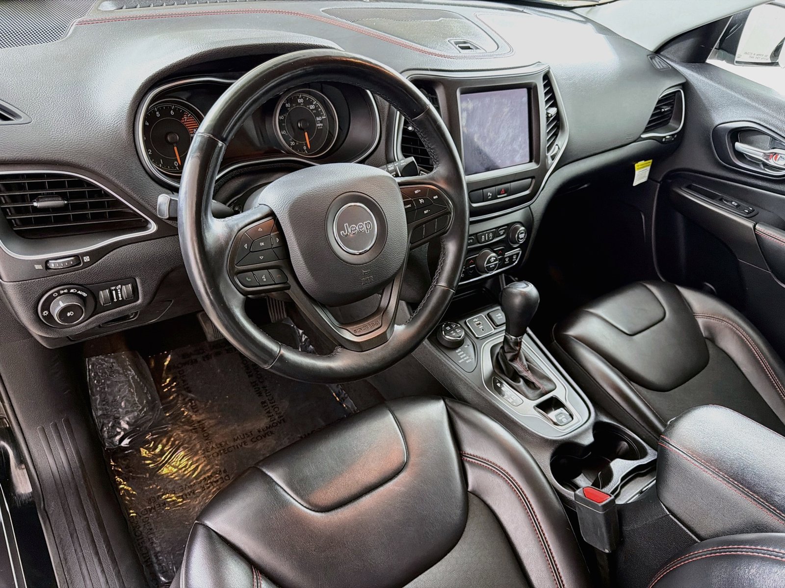 Used 2019 Jeep Cherokee Trailhawk w/ Cold Weather Group AWD/4WD image 9