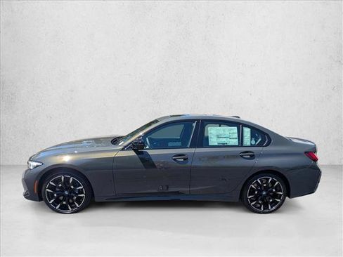 Used 2025 BMW 330i Sedan w/ M Sport Package image 9