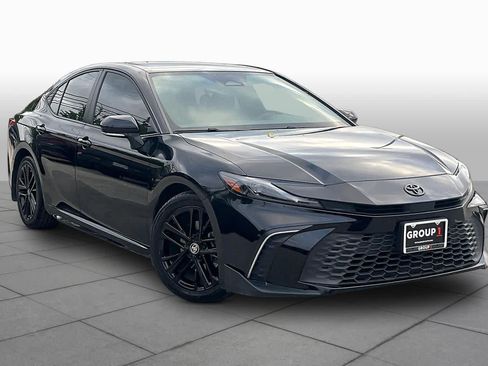 Used 2025 Toyota Camry SE w/ Convenience Package FWD image 3