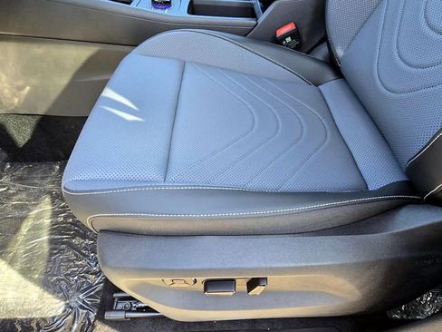 New 2025 Volkswagen Tiguan SE image 23