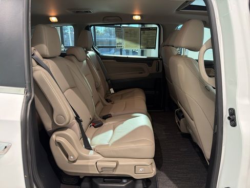 Used 2023 Honda Odyssey EX-L image 23