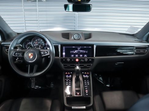 Certified 2022 Porsche Macan image 14