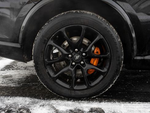 Used 2023 Dodge Durango R/T w/ Hemi Orange Plus Package image 10