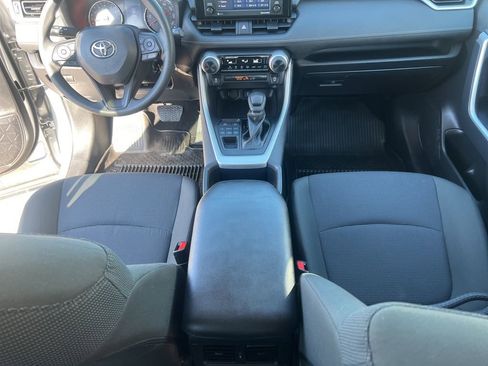 Used 2022 Toyota RAV4 LE image 17