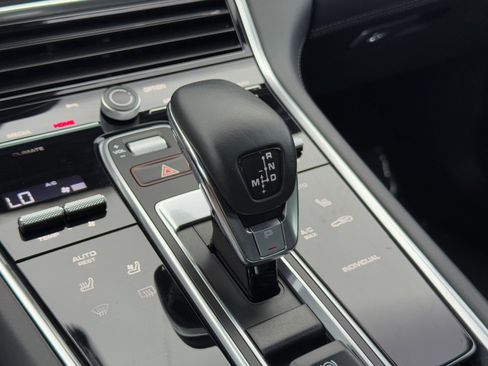 Used 2022 Porsche Panamera 4S w/ Premium Package image 35