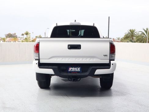 Used 2022 Toyota Tacoma TRD Off-Road w/ Technology Package AWD/4WD image 10