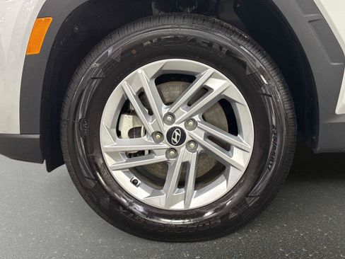 Certified 2025 Hyundai Tucson SE image 9