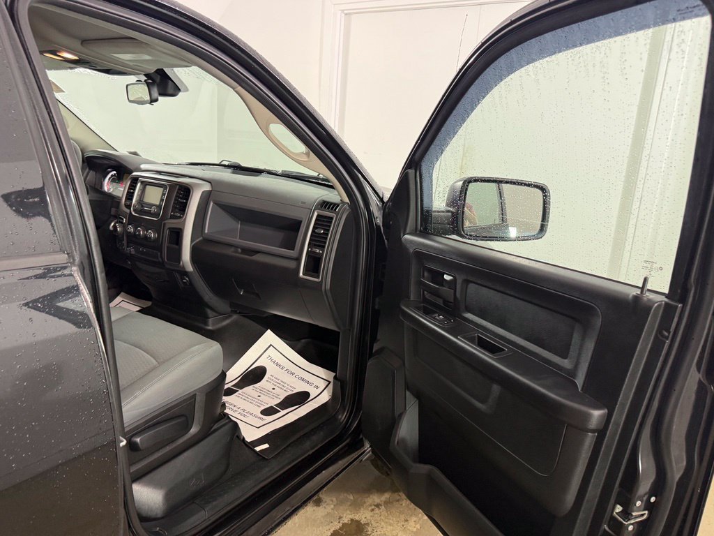 Used 2016 RAM 1500 Express AWD/4WD image 22