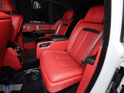 Used 2019 Rolls-Royce Cullinan image 16