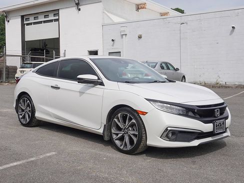 Used 2019 Honda Civic Touring image 2