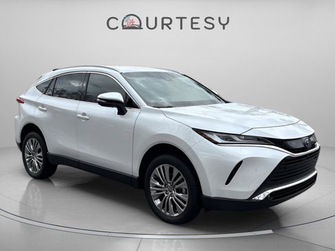 Used 2023 Toyota Venza Limited image 10