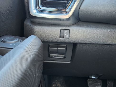 New 2026 GMC Canyon Elevation w/ Convenience Package image 17