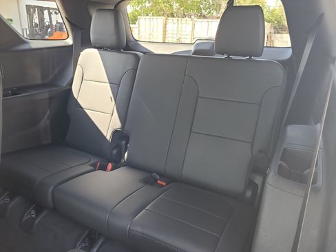 Used 2022 Chevrolet Traverse Premier AWD/4WD image 25