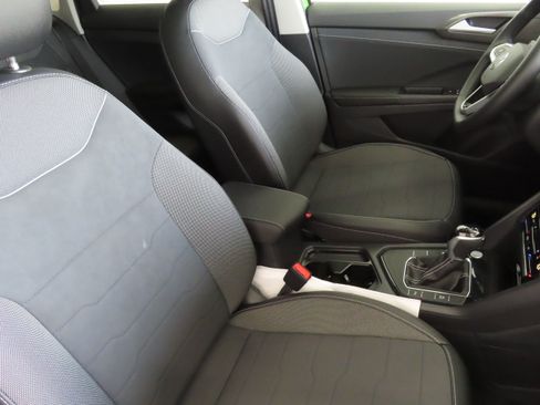 New 2026 Volkswagen Taos SE FWD image 27