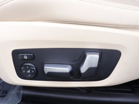 Used 2019 BMW 330i Sedan w/ Premium Package image 22