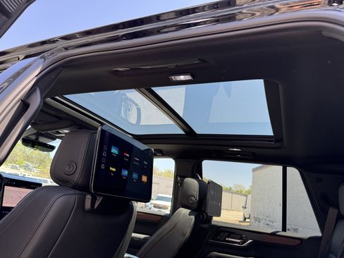 Used 2025 GMC Yukon Denali w/ Denali Reserve Package AWD/4WD image 27
