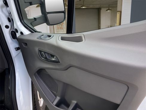 New 2025 Ford Transit 250 148 Medium Roof image 28