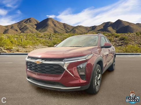 Used 2025 Chevrolet Trax LT w/ Driver Confidence Package FWD image 2
