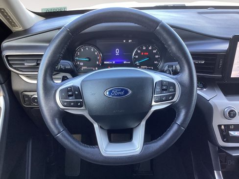 Used 2021 Ford Explorer XLT w/ Equipment Group 202A RWD image 18