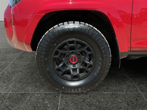 Certified 2022 Toyota 4Runner TRD Off-Road Premium w/ TRD Black Wheel Package (TMS) AWD/4WD image 14