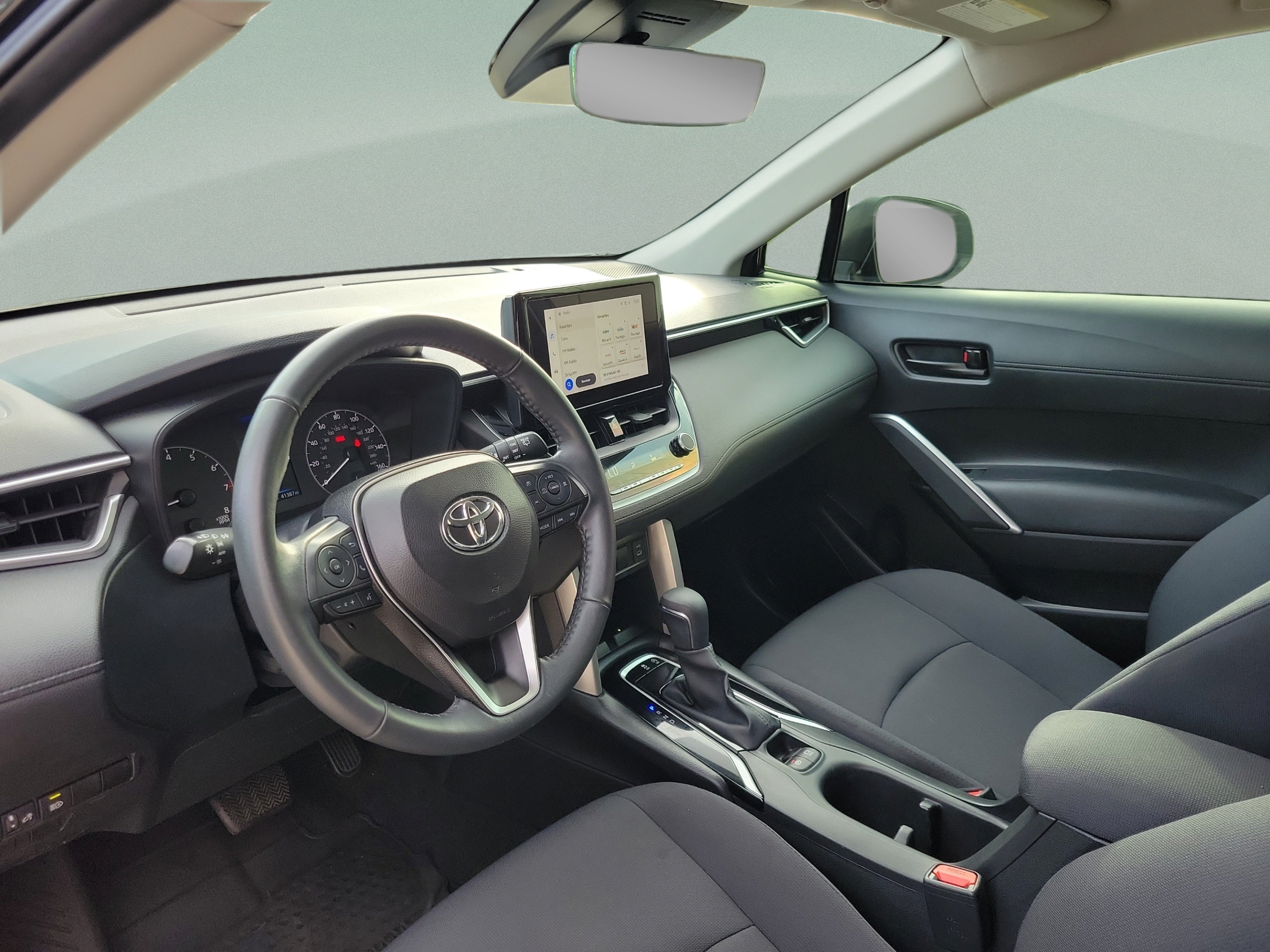 Used 2024 Toyota Corolla Cross LE FWD image 10