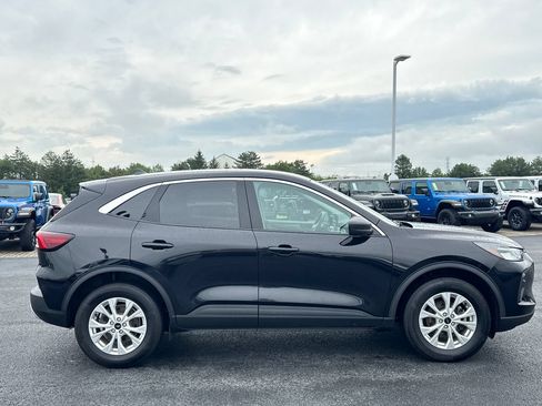 Used 2023 Ford Escape Active AWD/4WD image 2