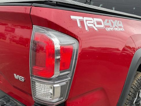 Used 2022 Toyota Tacoma TRD Off-Road w/ Technology Package AWD/4WD image 30
