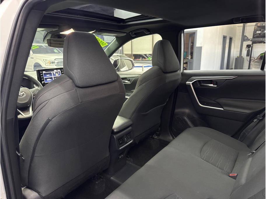 Used 2022 Toyota RAV4 SE w/ Weather & Moonroof Package AWD/4WD image 19