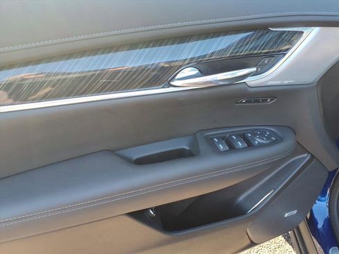 Used 2023 Cadillac XT6 Premium Luxury image 25