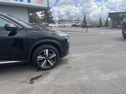 Used 2023 Nissan Rogue SL w/ SL Premium Package image 17