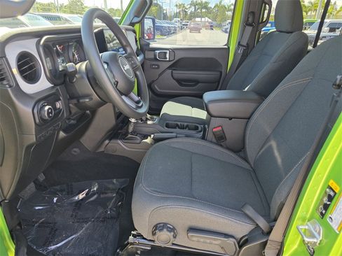 Used 2025 Jeep Gladiator Sport image 20