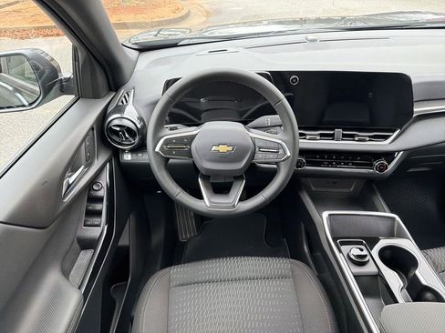 Used 2026 Chevrolet Equinox LT FWD image 10