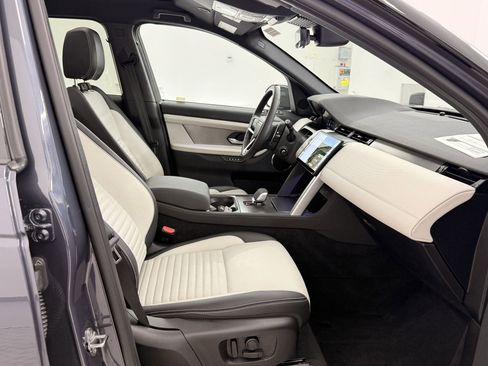 New 2025 Land Rover Discovery Sport Dynamic SE image 36