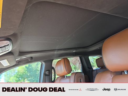 Used 2017 Jeep Grand Cherokee Summit w/ Platinum Series Group AWD/4WD image 22