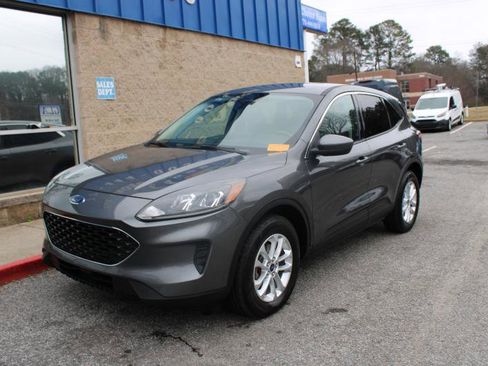 Used 2021 Ford Escape SE image 2