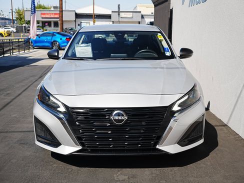 Used 2024 Nissan Altima 2.5 SV image 2