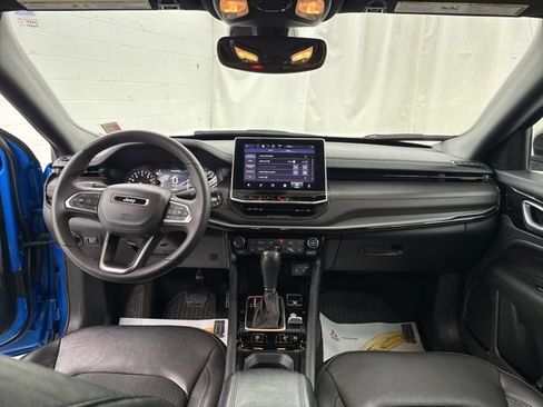 Used 2025 Jeep Compass Trailhawk AWD/4WD image 47