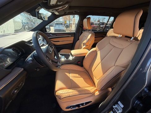 New 2025 Jeep Grand Cherokee L Summit image 16