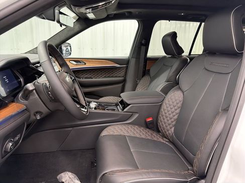 New 2026 Jeep Grand Cherokee Summit w/ Obsidian Package AWD/4WD image 15
